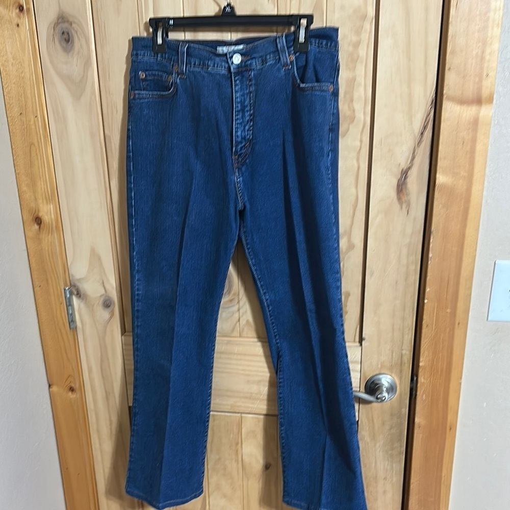 Levis 512 Perfectly Slimming Medium Wash Jeans